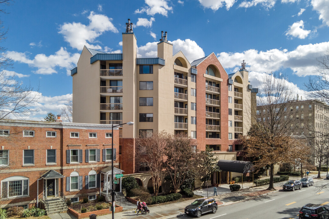 Woodley Plaza in Washington, DC - Building Photo