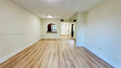 14847 SW 104th St in Miami, FL - Building Photo - Building Photo