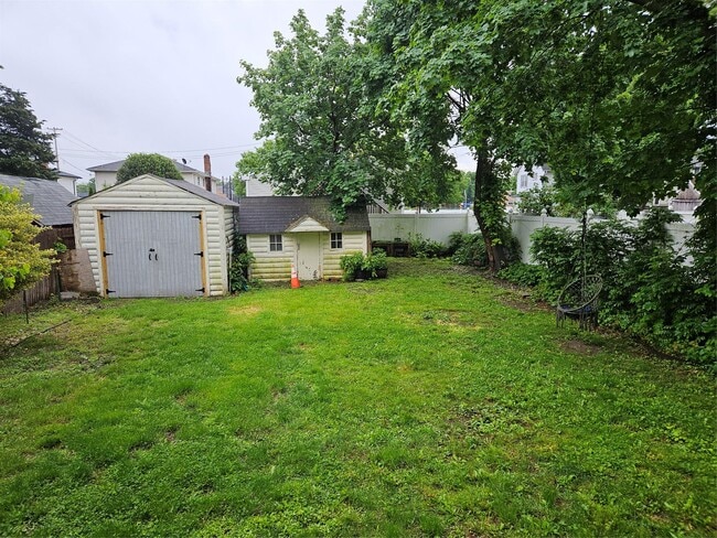 64 Bayside Ave in Oyster Bay, NY - Building Photo - Building Photo