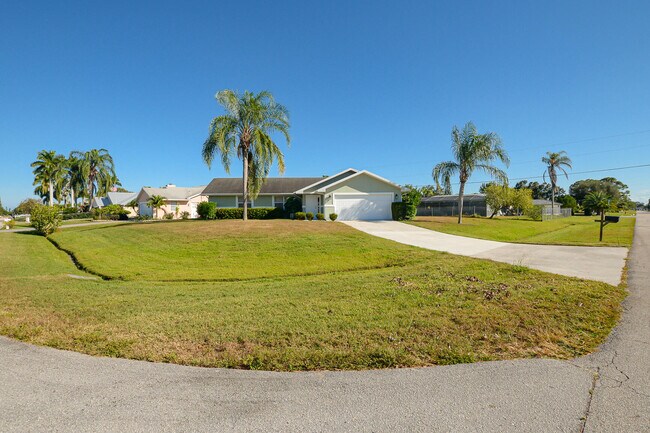 1775 SW Brisbane St in Port St. Lucie, FL - Building Photo - Building Photo
