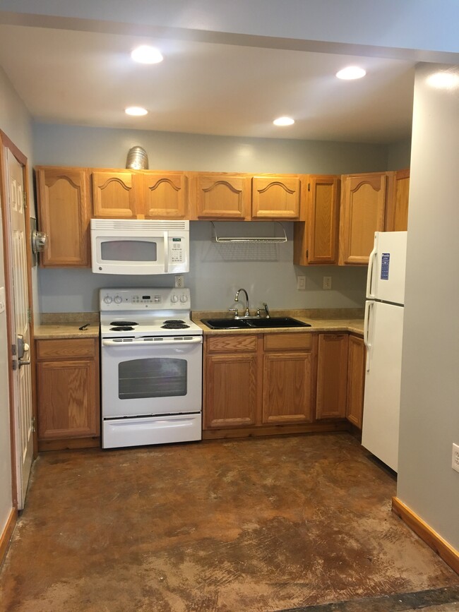 1312 E 29th St Apt B Downstairs, Unit B