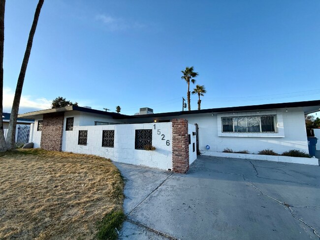 1526 E Twain Ave in Las Vegas, NV - Building Photo - Building Photo
