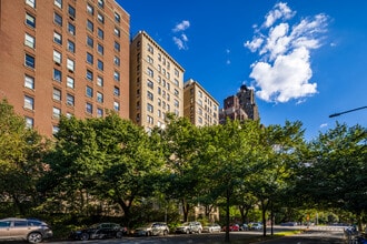 320 Riverside Dr in New York, NY - Building Photo - Building Photo