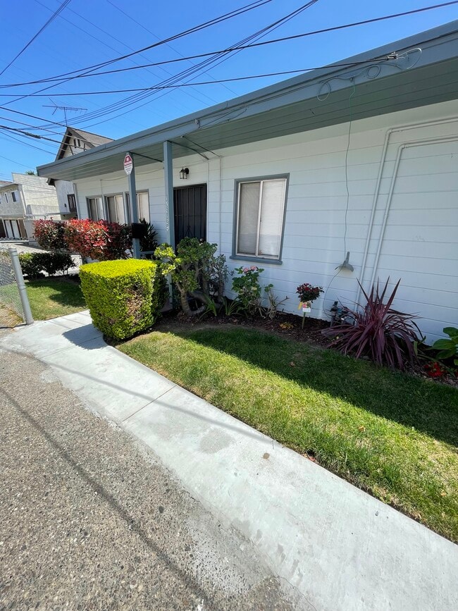 15812 Hawthorne Blvd Rentals in Lawndale, CA