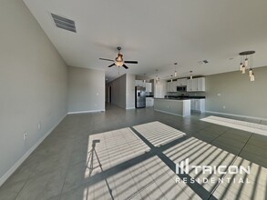 9651 Lemon Drop Lp in Sun City Center, FL - Building Photo - Building Photo