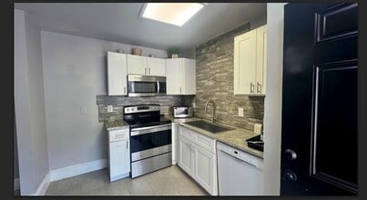 8110 Skillman St in Dallas, TX - Building Photo - Building Photo