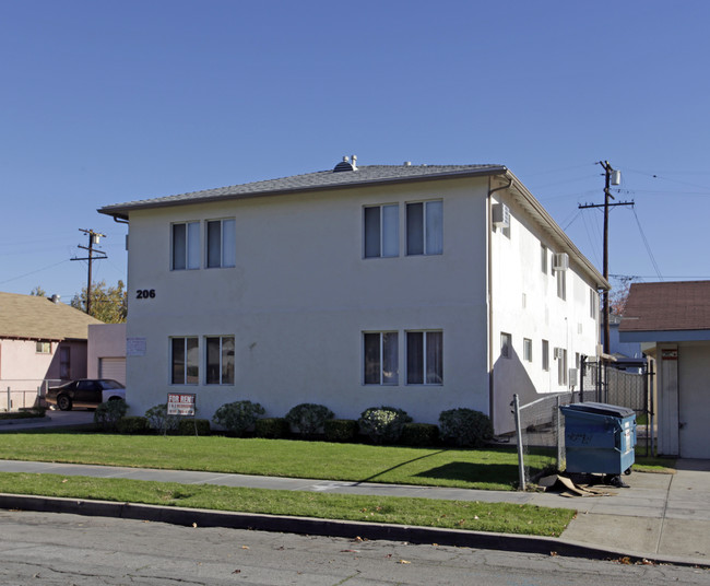 206 Harps St in San Fernando, CA - Foto de edificio - Building Photo