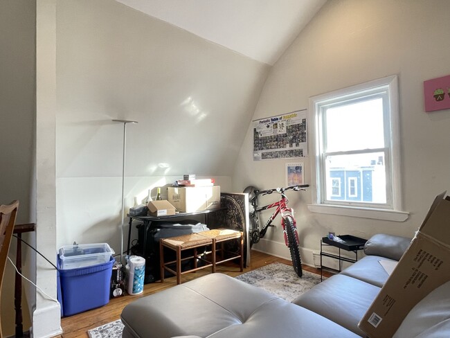 839 Parker St, Unit 3 in Boston, MA - Building Photo - Building Photo