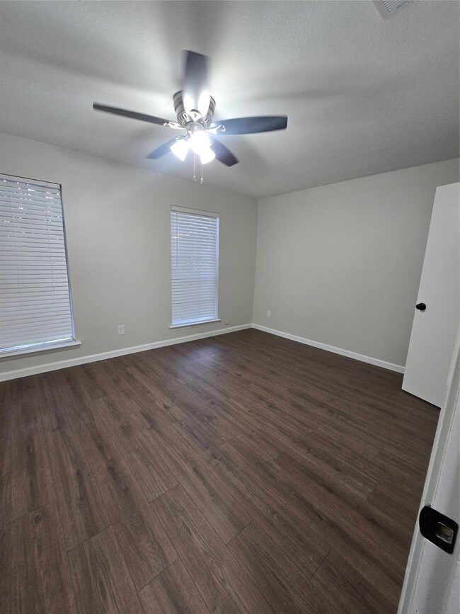 508 N Texas Ave in Webster, TX - Building Photo - Building Photo