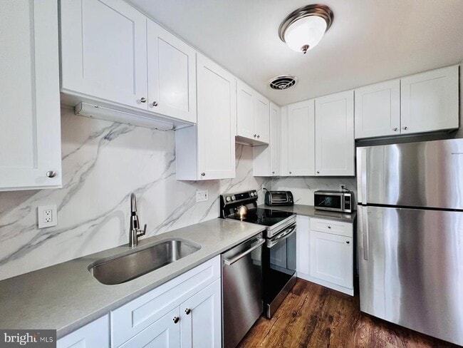 property at 5015 Sentinel Dr