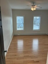 706 Beech St, Unit 2F in Manchester, NH - Foto de edificio - Building Photo