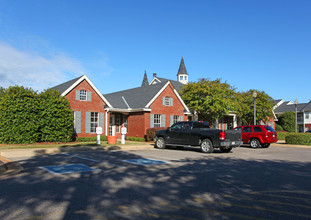 Inverness Apartments in Tuscaloosa, AL - Building Photo - Building Photo