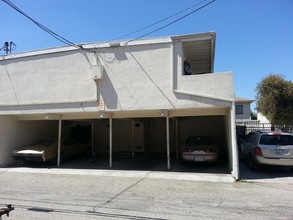 570 E Pleasant St in Long Beach, CA - Foto de edificio - Building Photo