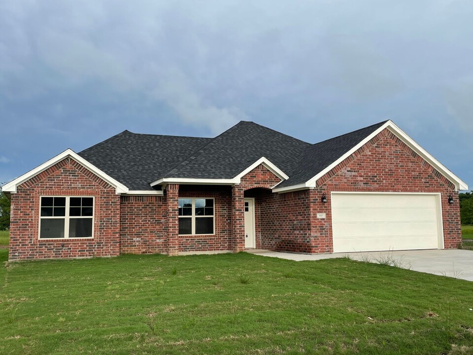 157 Lk Mdw Lp Rd in Durant, OK - Building Photo
