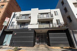 314 South Manhattan Place in Los Angeles, CA - Building Photo