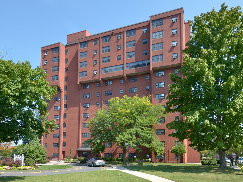 Sbona Tower in Middletown, CT - Building Photo