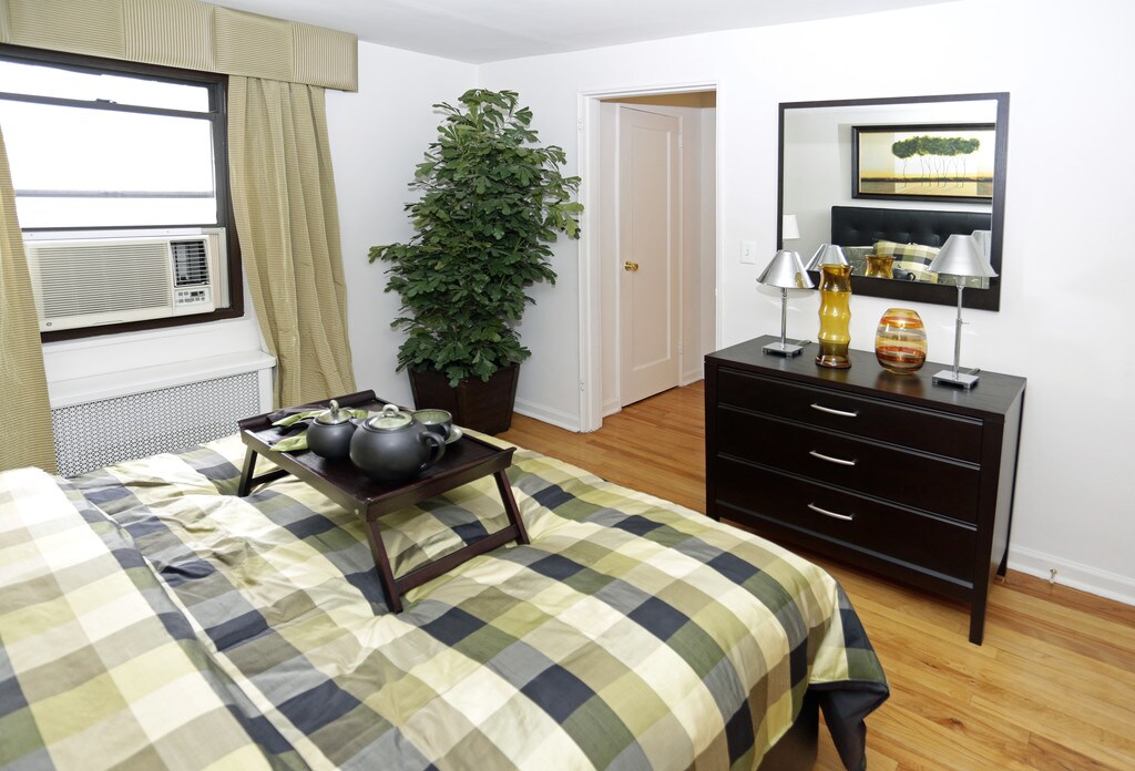 Brookchester Apartments New Milford, NJ Apartments