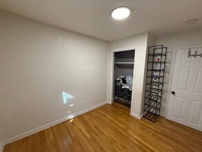 181 Bowen St, Unit 1 in Boston, MA - Foto de edificio - Building Photo