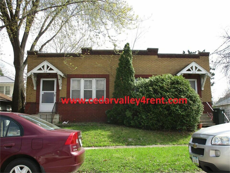218 Pleasant St in Waterloo, IA - Building Photo