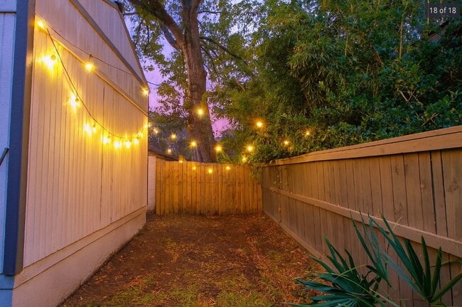 542 Yale Dr in Charleston, SC - Foto de edificio - Building Photo