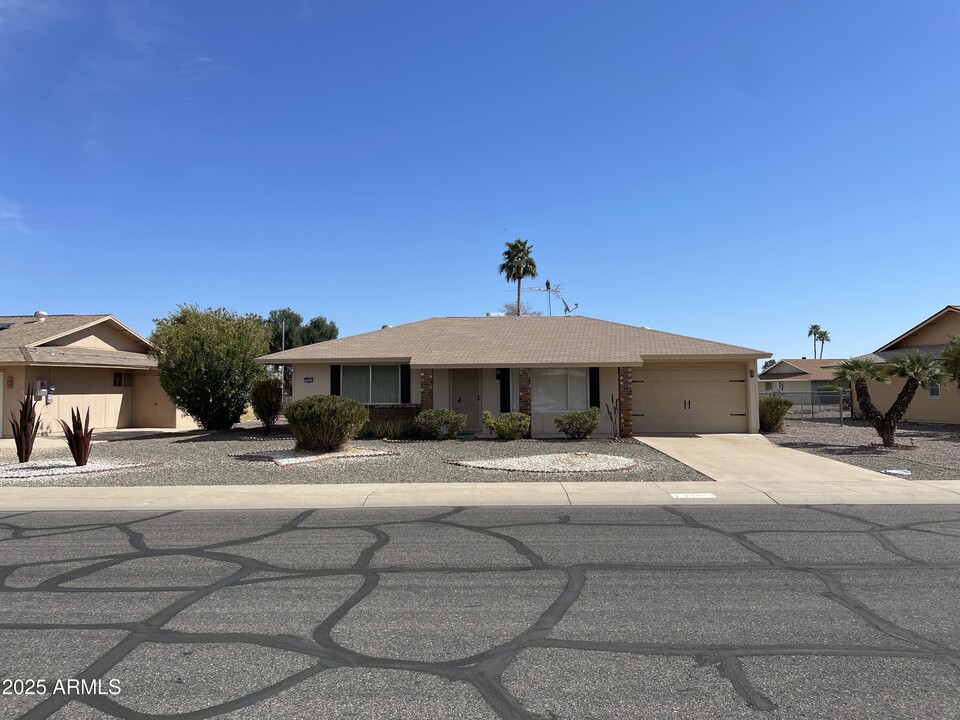 19443 N Ponderosa Cir in Sun City, AZ - Building Photo