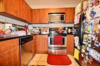 50 Winchester St, Unit 206 in Brookline, MA - Foto de edificio - Building Photo