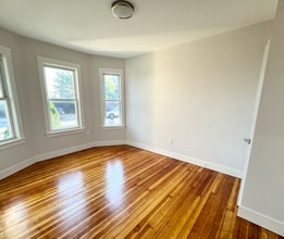 147 E Cottage St, Unit 1 in Boston, MA - Building Photo - Building Photo