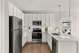 Crosstown Walk in Tampa, FL - Building Photo