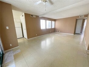 5340 Retablo Ave, Unit B in Las Vegas, NV - Building Photo - Building Photo