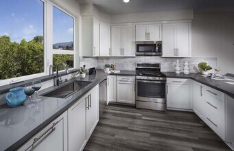 981 41st St, Unit 115 in Oakland, CA - Building Photo - Building Photo