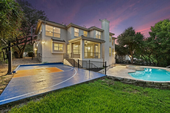402 Luna Vista Dr