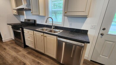 3735 Pinoak St in Village of Clarkston, MI - Foto de edificio - Building Photo