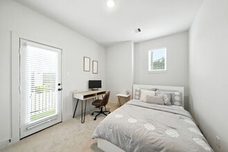 1644 W Tidwell Rd in Houston, TX - Building Photo - Building Photo