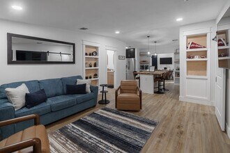 1821 Jackson Bluff Rd in Tallahassee, FL - Building Photo - Building Photo