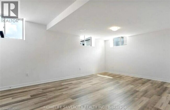 23 Holder Dr in Brantford, ON - Building Photo - Building Photo