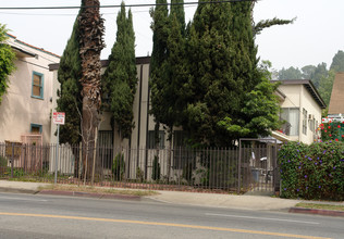 5665 Franklin Ave in Los Angeles, CA - Building Photo - Building Photo