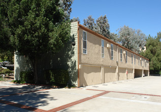 Richmond Terrace in Thousand Oaks, CA - Building Photo - Building Photo