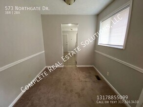 573 Northgate Dr in Greenwood, IN - Foto de edificio - Building Photo