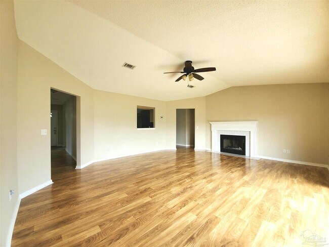 9000 Bluebay Ln in Pensacola, FL - Building Photo - Building Photo
