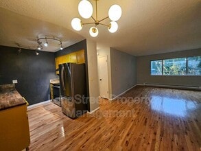 4620 NE Broadway in Portland, OR - Building Photo - Building Photo