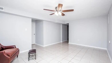 5439 W Schubert Ave, Unit Basement in Chicago, IL - Foto de edificio - Building Photo