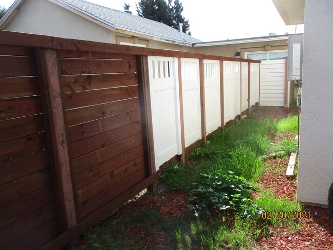 5448 Mary Lane Dr in San Diego, CA - Foto de edificio - Building Photo