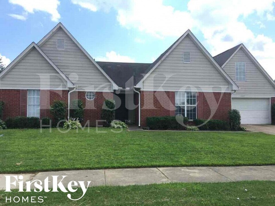 1665 Central Trails Dr in Southaven, MS - Building Photo