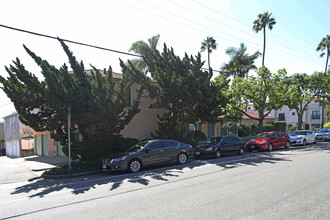 2106 California Ave in Santa Monica, CA - Building Photo - Building Photo