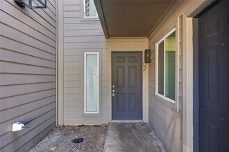 2705 Windswept Cove in Austin, TX - Foto de edificio - Building Photo