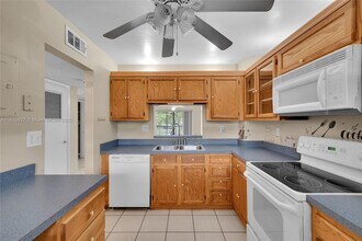 1100 NW 87th Ave in Coral Springs, FL - Building Photo - Building Photo