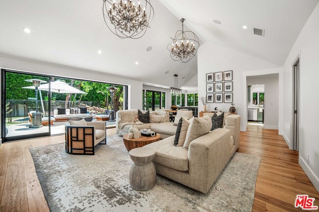 property at 2701 Roscomare Rd