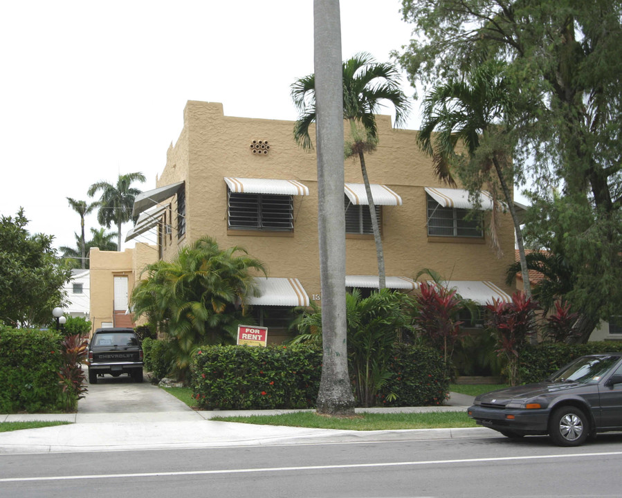 1350 Tyler St in Hollywood, FL - Building Photo