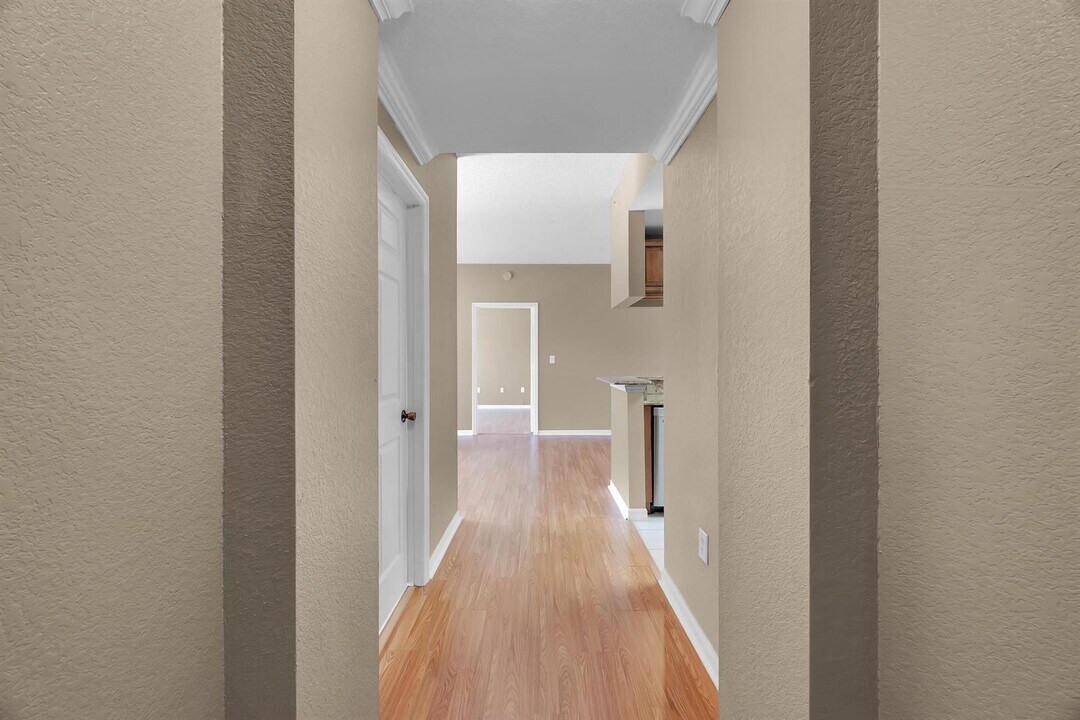 2808 Amalei Dr, Unit 201 in Palm Beach Gardens, FL - Building Photo