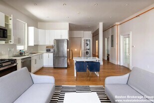 89 Cedar St in Boston, MA - Building Photo